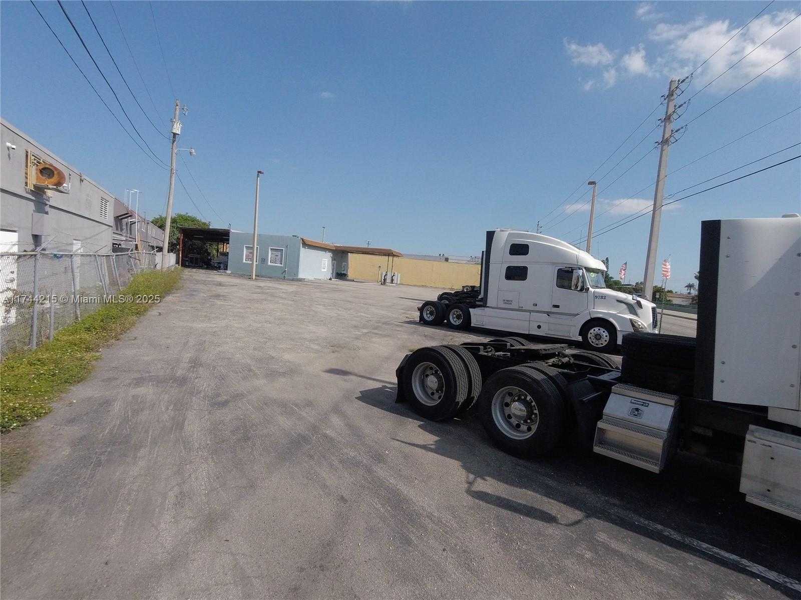 Small Image of 3131 WEST OKEECHOBEE RD, Hialeah Number 28