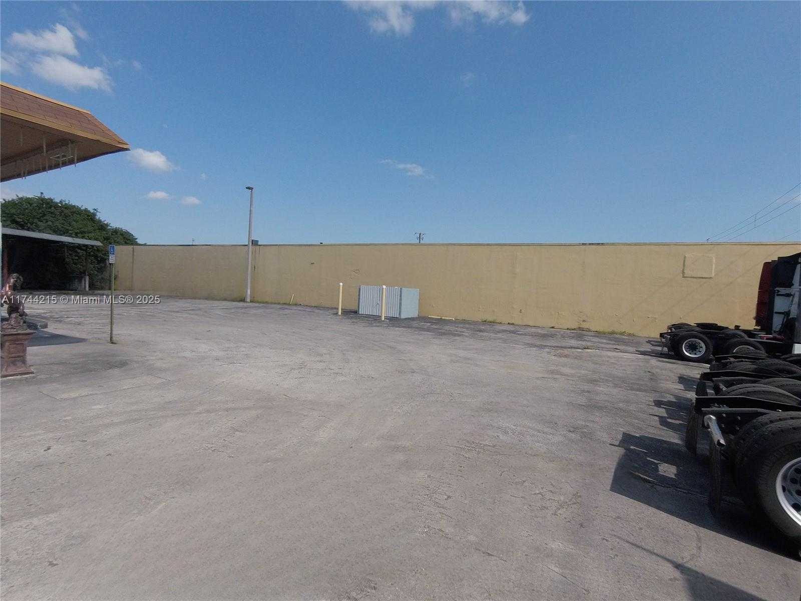 Small Image of 3131 WEST OKEECHOBEE RD, Hialeah Number 29