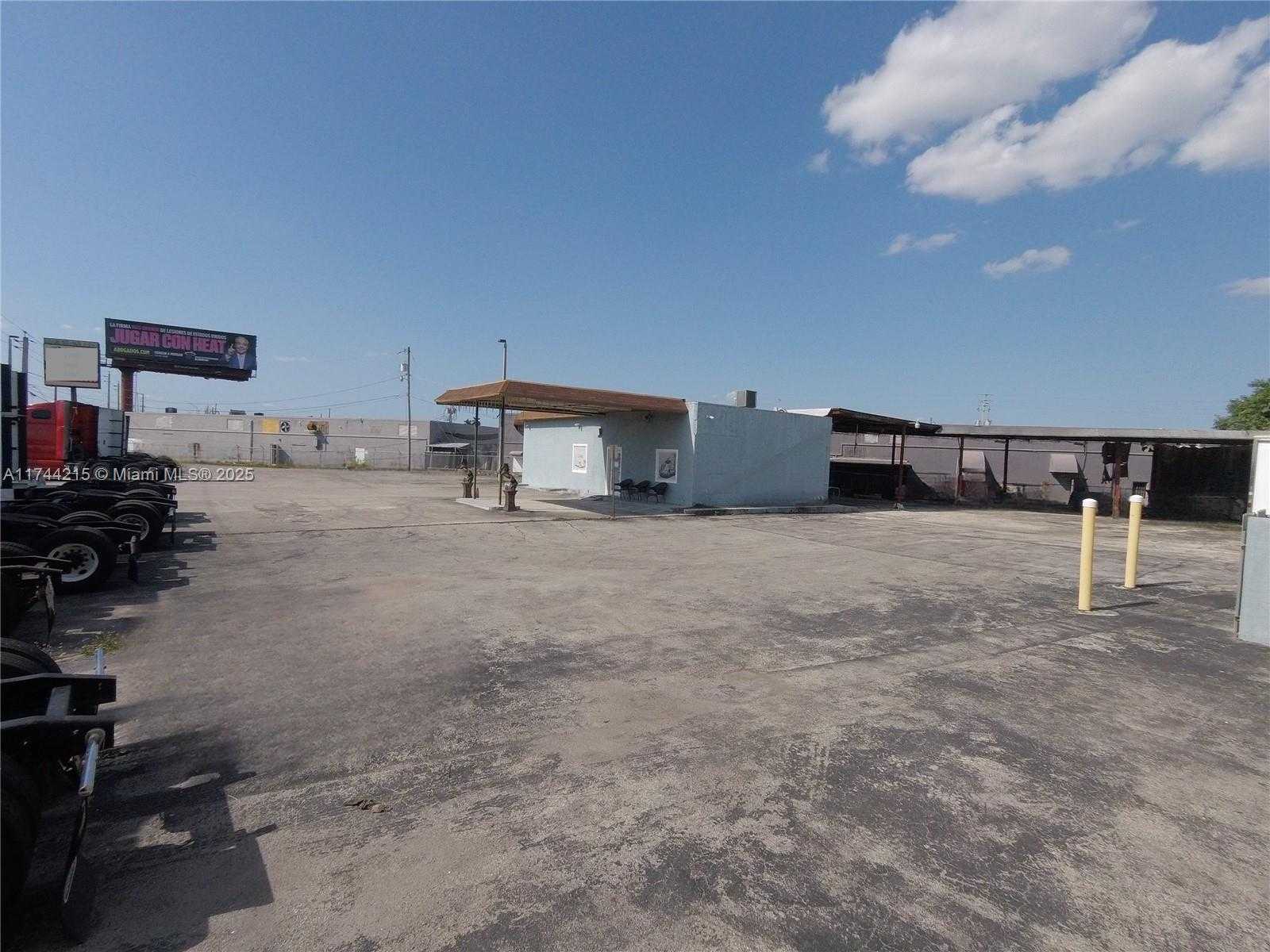 Small Image of 3131 WEST OKEECHOBEE RD, Hialeah Number 32