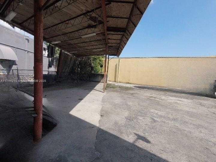 Small Image of 3131 WEST OKEECHOBEE RD, Hialeah Number 34