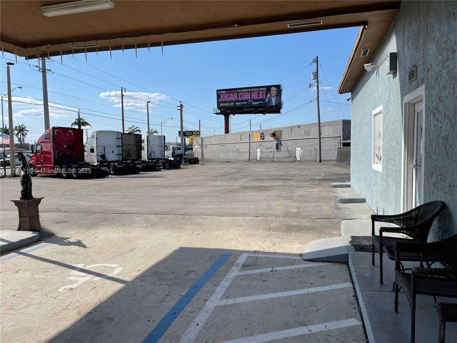 Small Image of 3131 WEST OKEECHOBEE RD, Hialeah Number 4