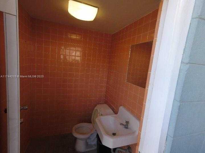 Small Image of 3131 WEST OKEECHOBEE RD, Hialeah Number 47