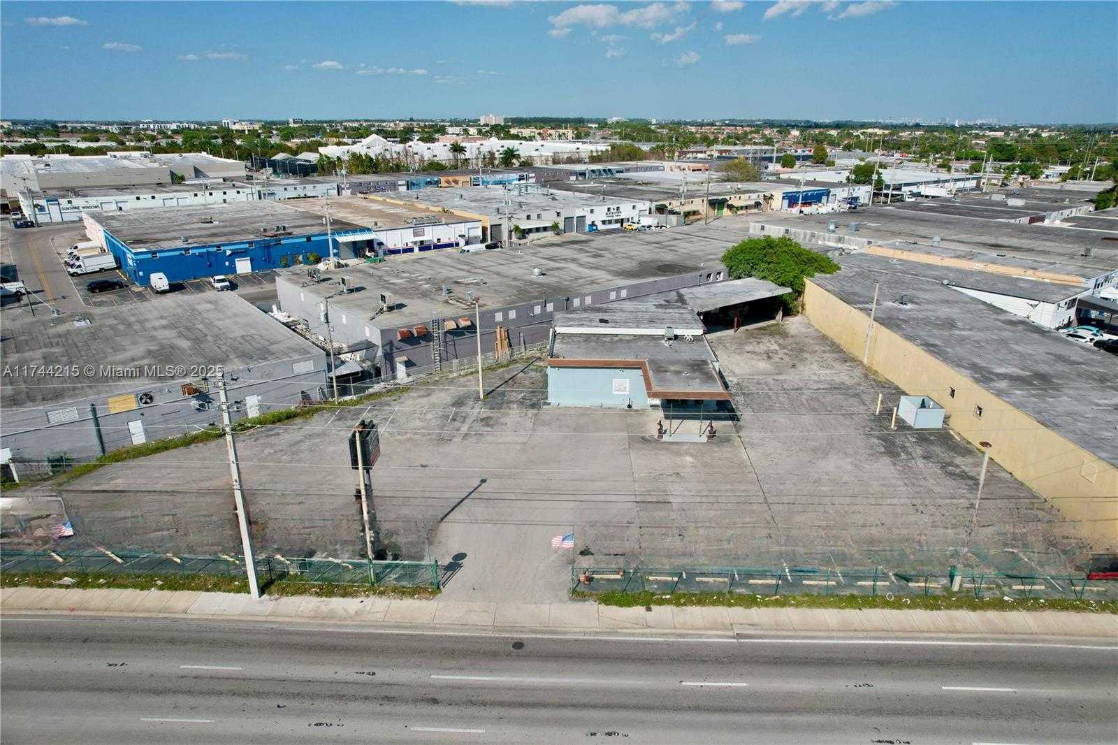 Small Image of 3131 WEST OKEECHOBEE RD, Hialeah Number 6