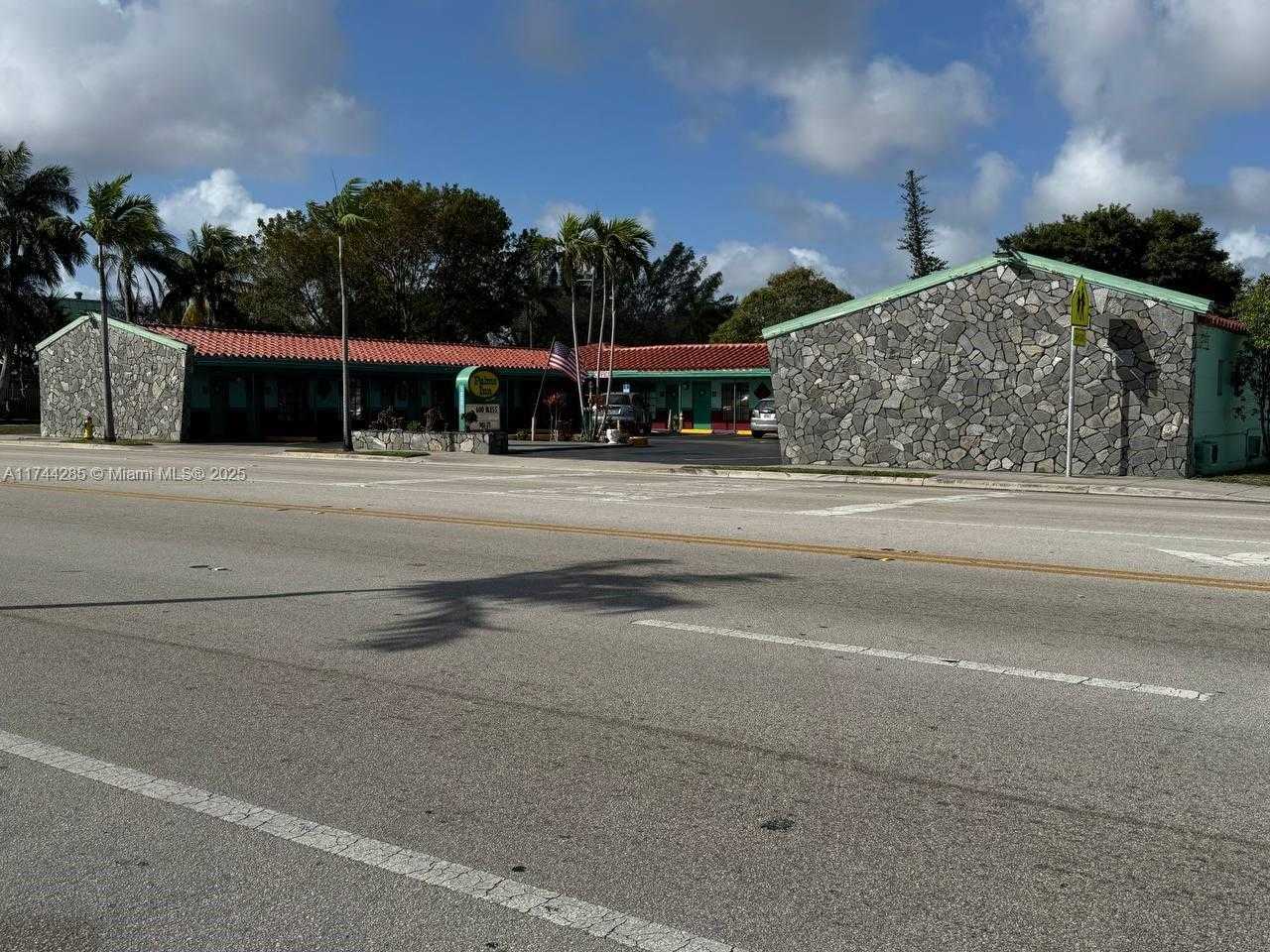 Small Image of 1290 SOUTH FEDERAL HWY, Dania Beach Number 14