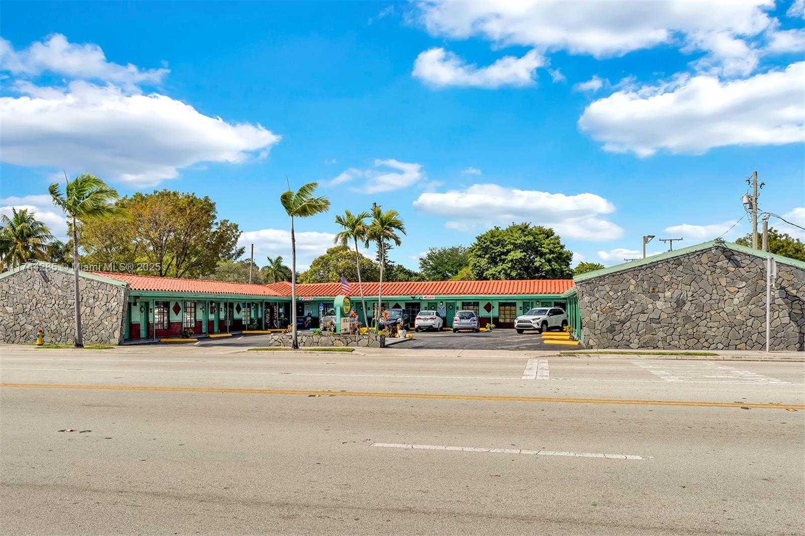 Small Image of 1290 SOUTH FEDERAL HWY, Dania Beach Number 5