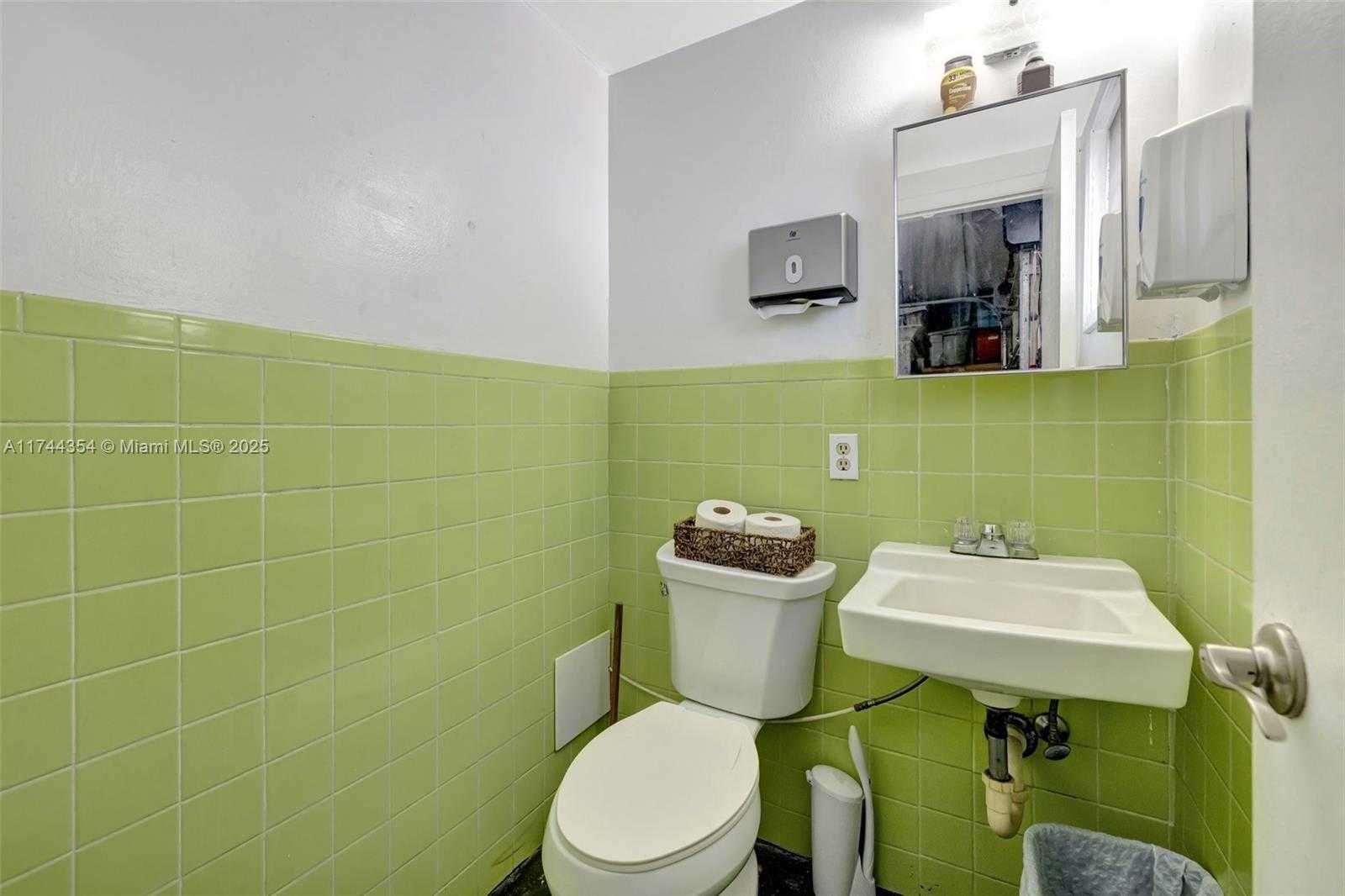 Small Image of 3483 NORTH EAST 12TH TER, Oakland Park Number 39