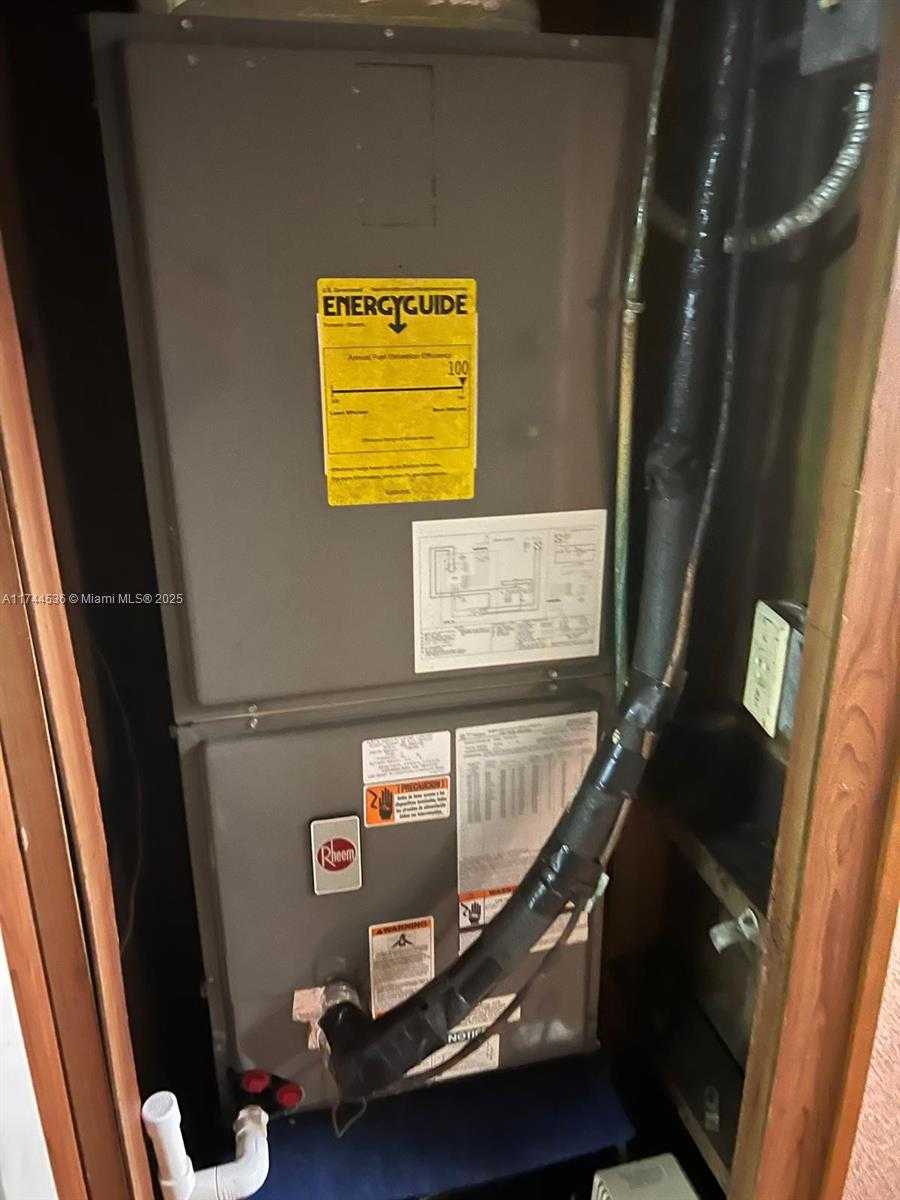 Small Image of 1670 WEST 39TH PL #1302, Hialeah Number 14