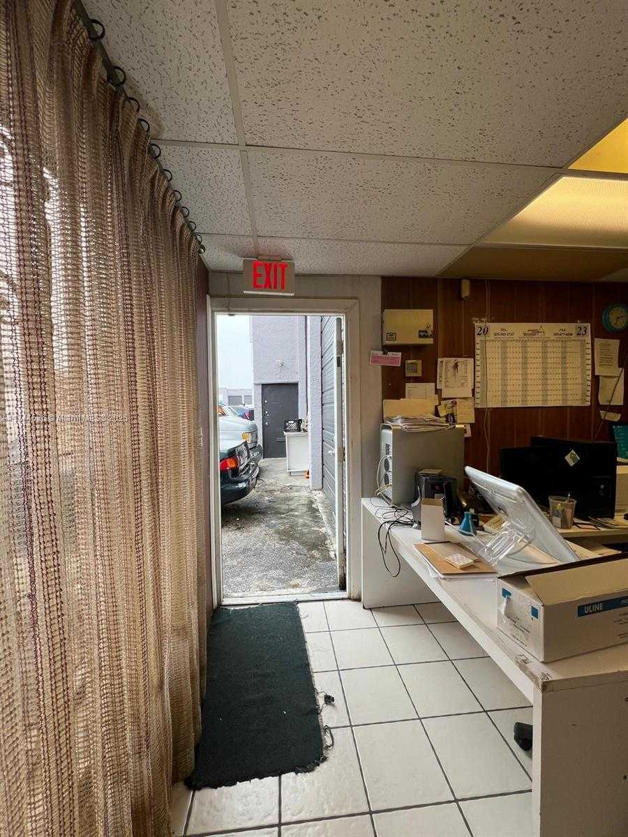 Small Image of 1670 WEST 39TH PL #1302, Hialeah Number 2