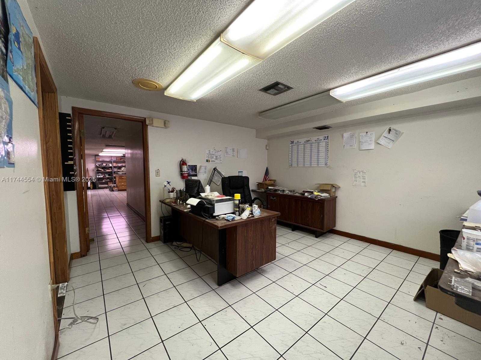 Small Image of 1671 WEST 38TH PL #1406, Hialeah Number 2