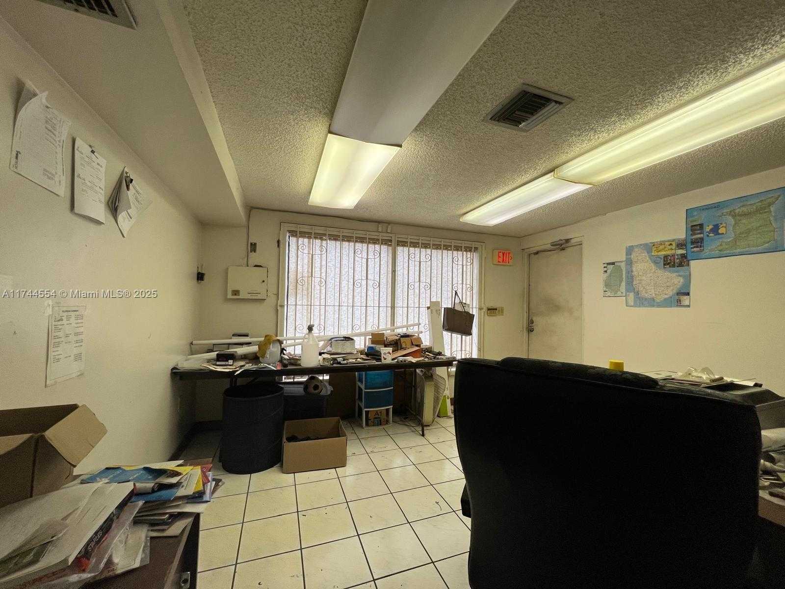 Small Image of 1671 WEST 38TH PL #1406, Hialeah Number 3