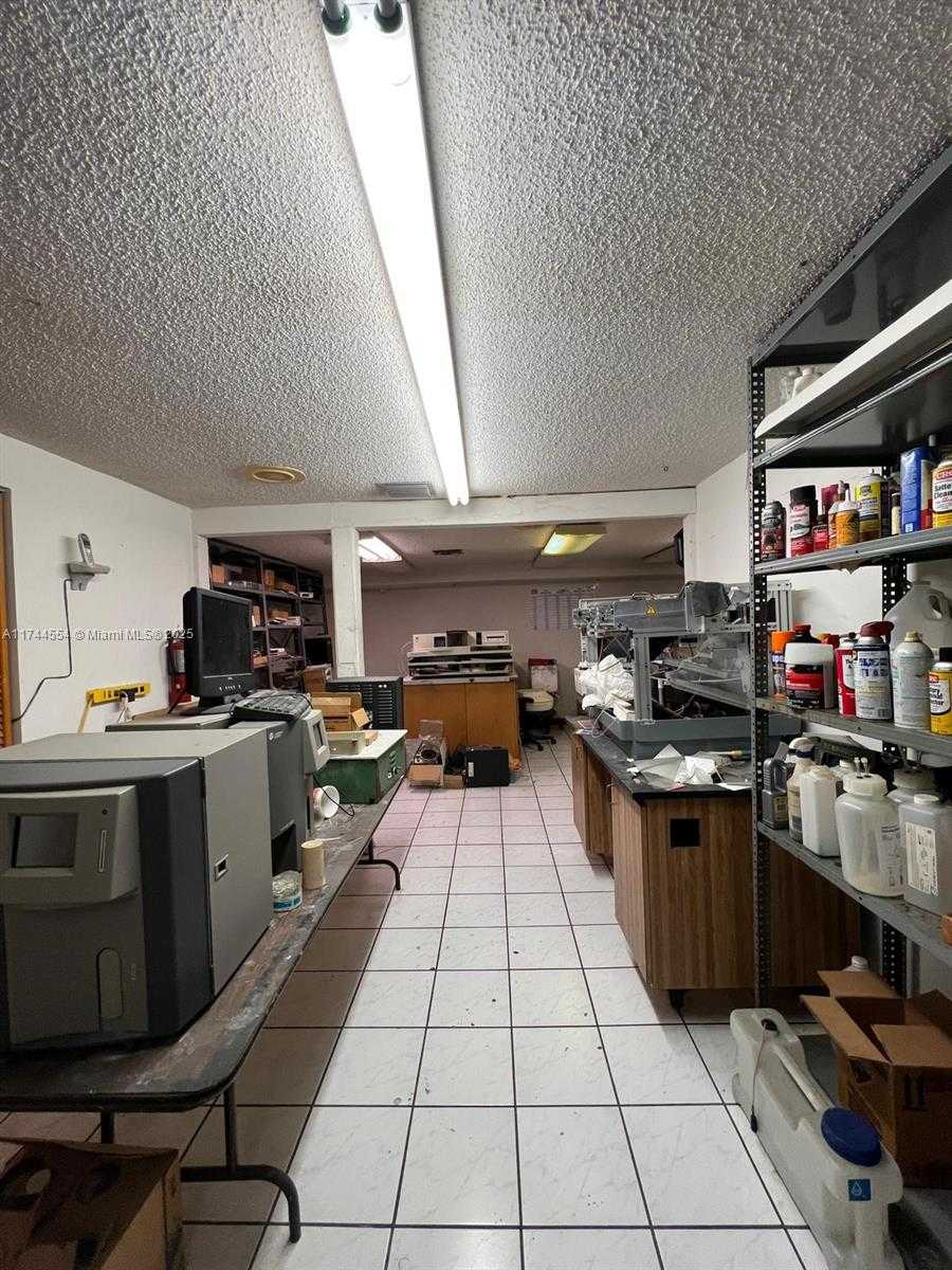 Small Image of 1671 WEST 38TH PL #1406, Hialeah Number 5