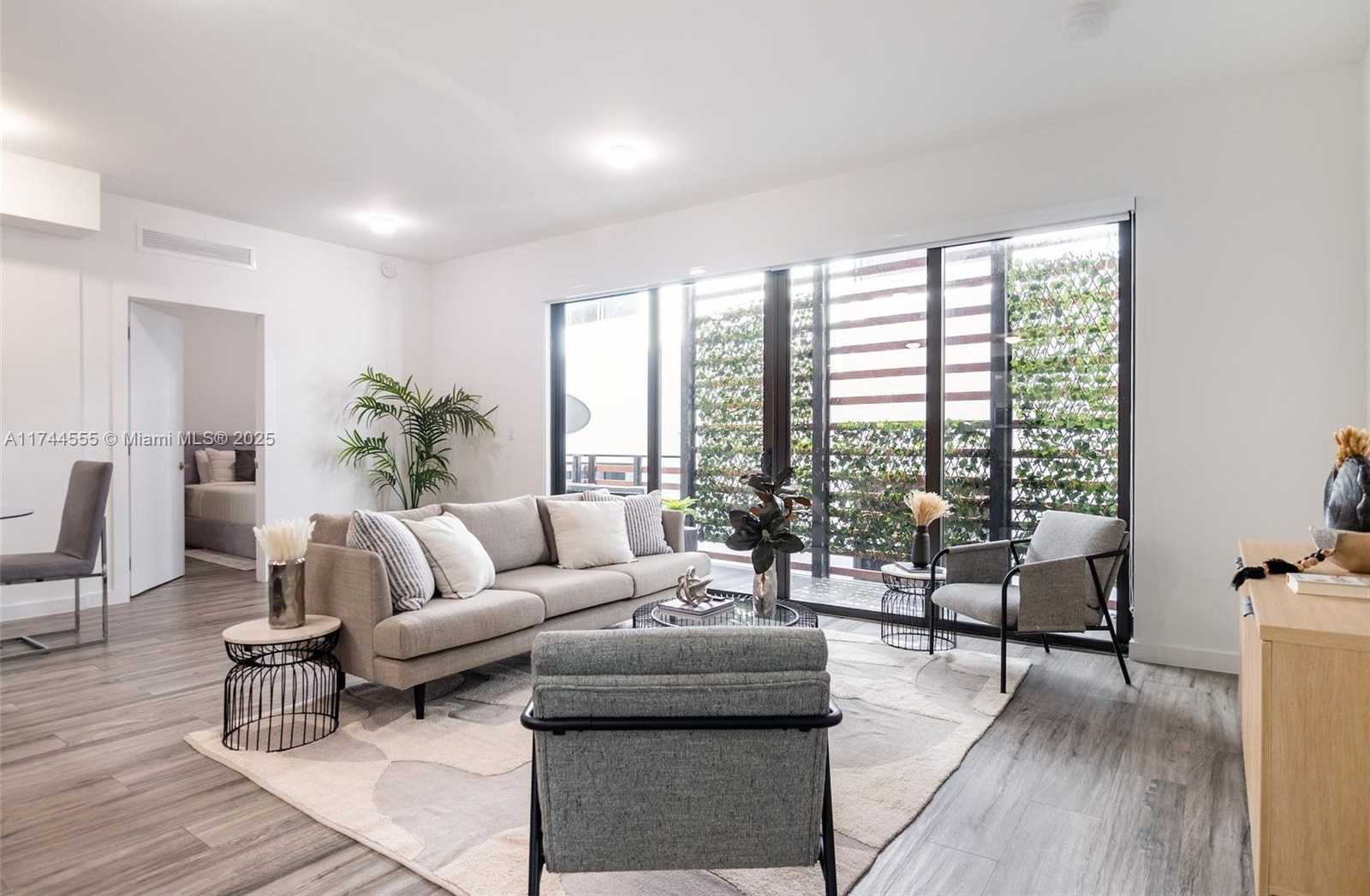 Small Image of 2955 BIRD AVE, Miami Number 4