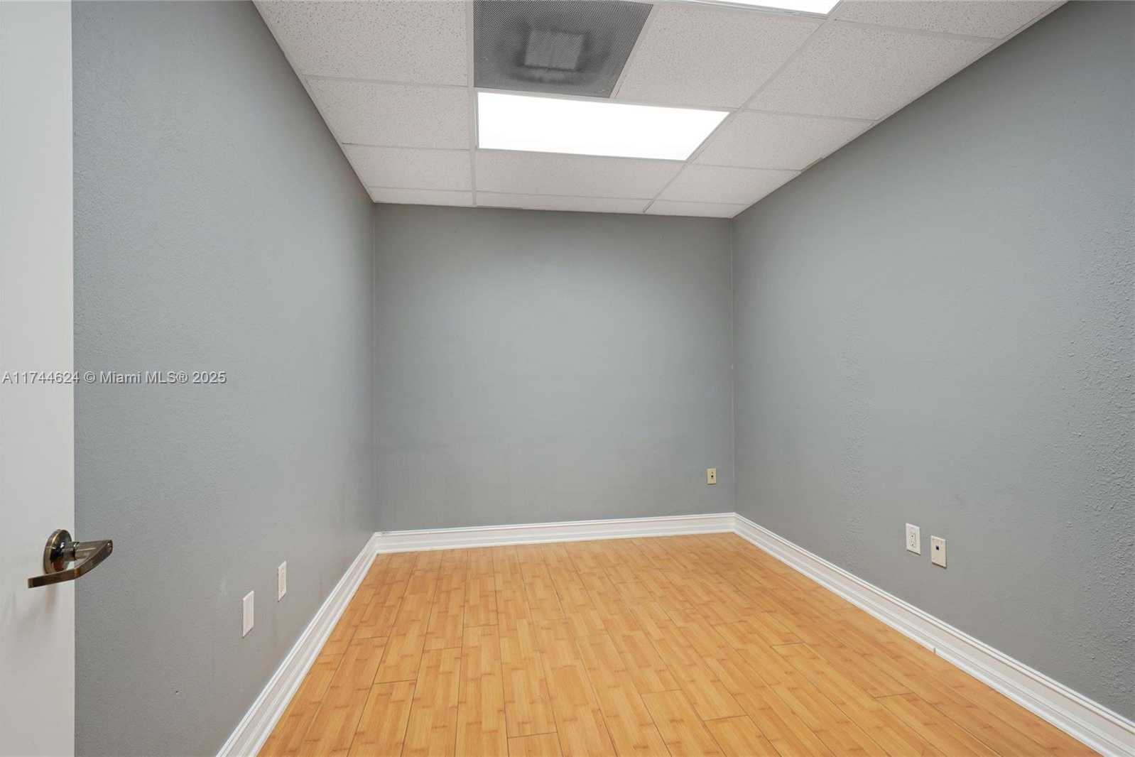Small Image of 17687 NORTH WEST 78TH AVE, Hialeah Number 15