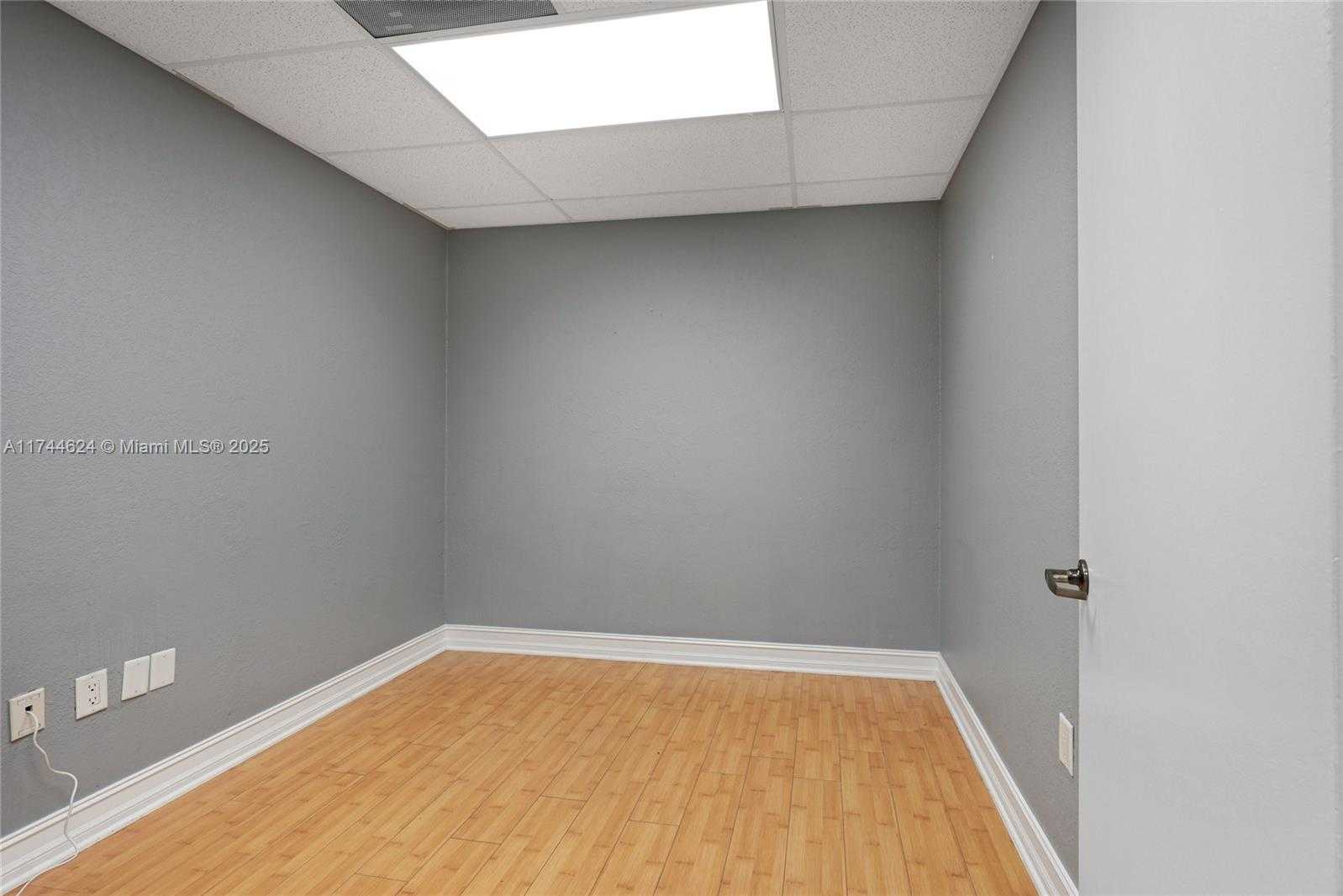 Small Image of 17687 NORTH WEST 78TH AVE, Hialeah Number 16