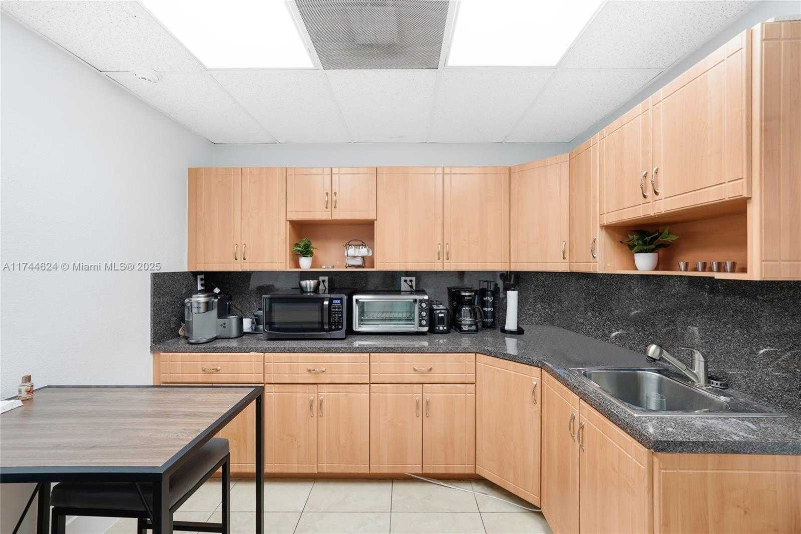 Small Image of 17687 NORTH WEST 78TH AVE, Hialeah Number 21