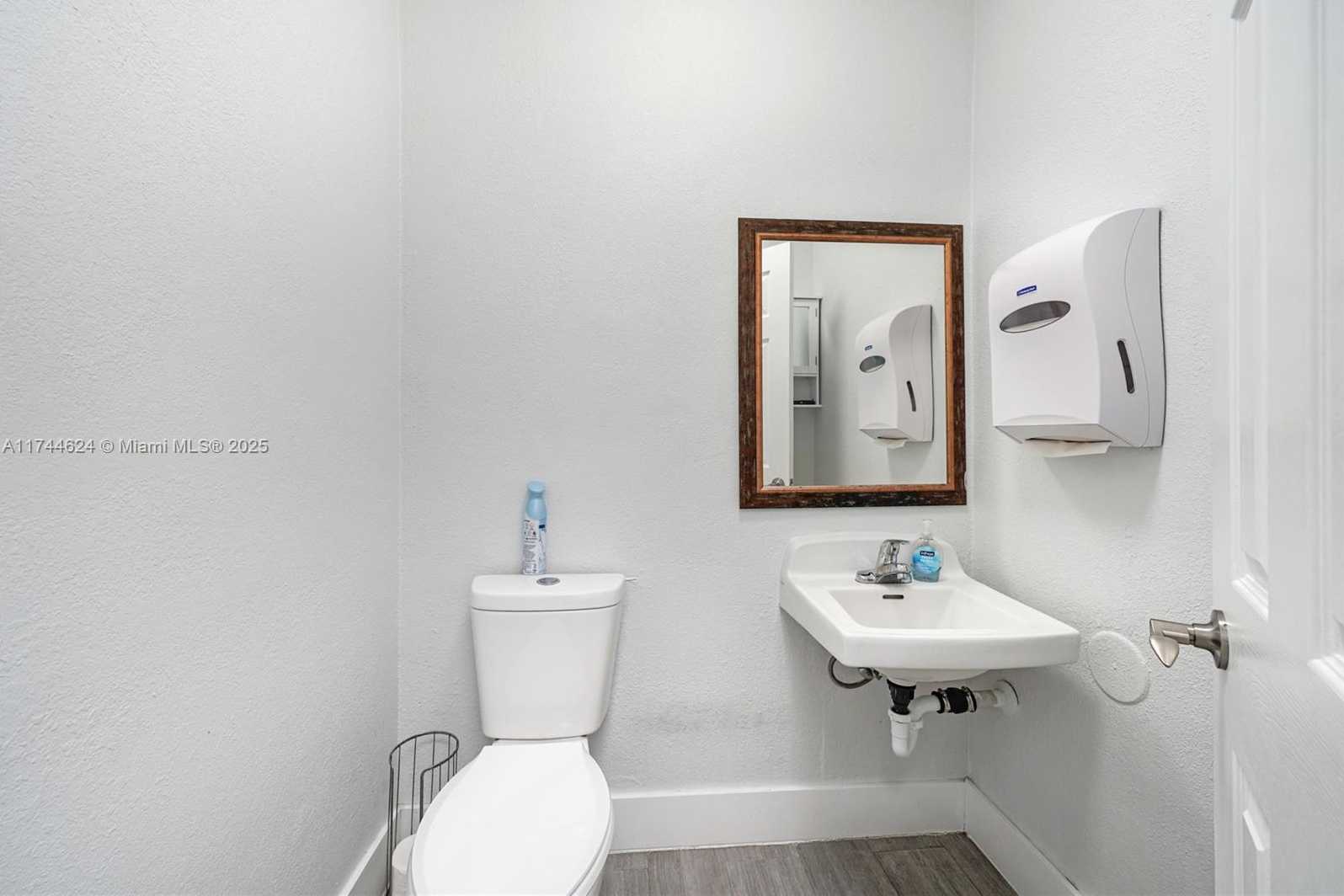Small Image of 17687 NORTH WEST 78TH AVE, Hialeah Number 28