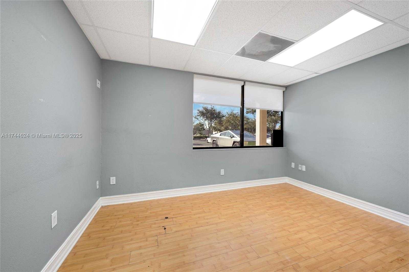 Small Image of 17687 NORTH WEST 78TH AVE, Hialeah Number 9