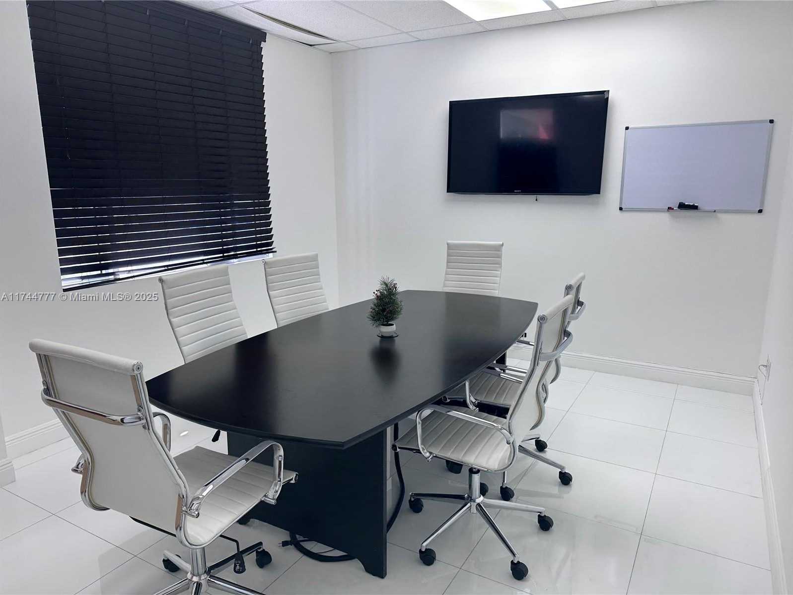 Small Image of 2412 NORTH WEST 87TH PL, Doral Number 3