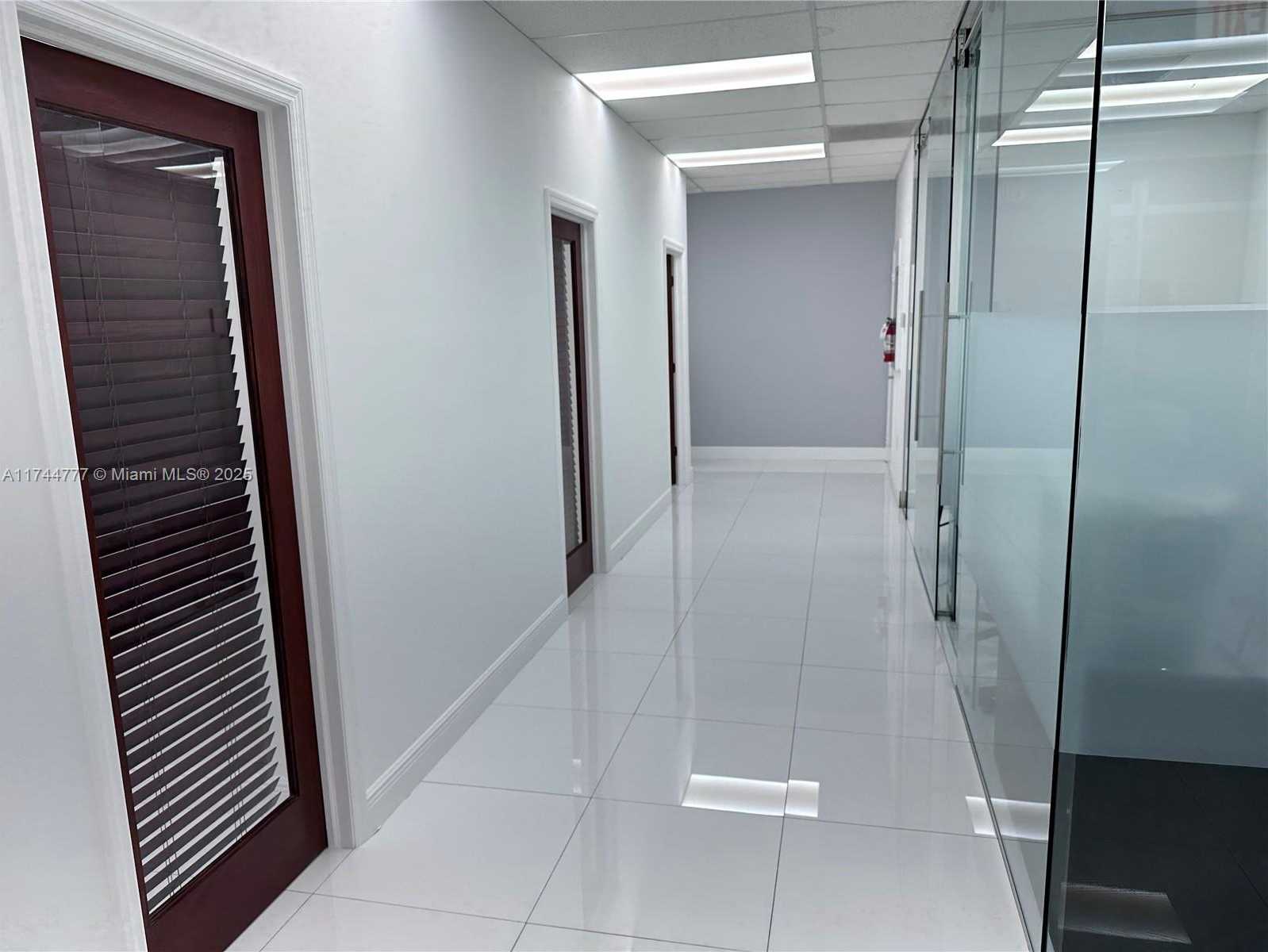 Small Image of 2412 NORTH WEST 87TH PL, Doral Number 4