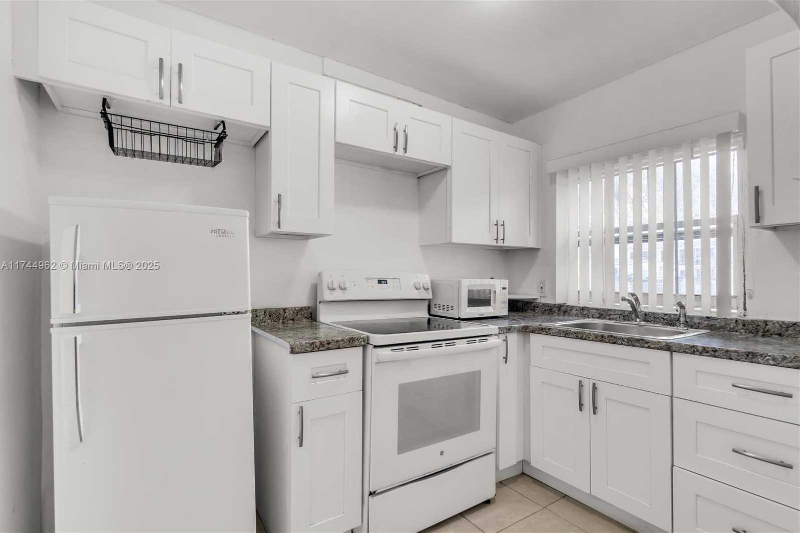 Small Image of 7525 NORTH EAST MIAMI CT, Miami Number 11