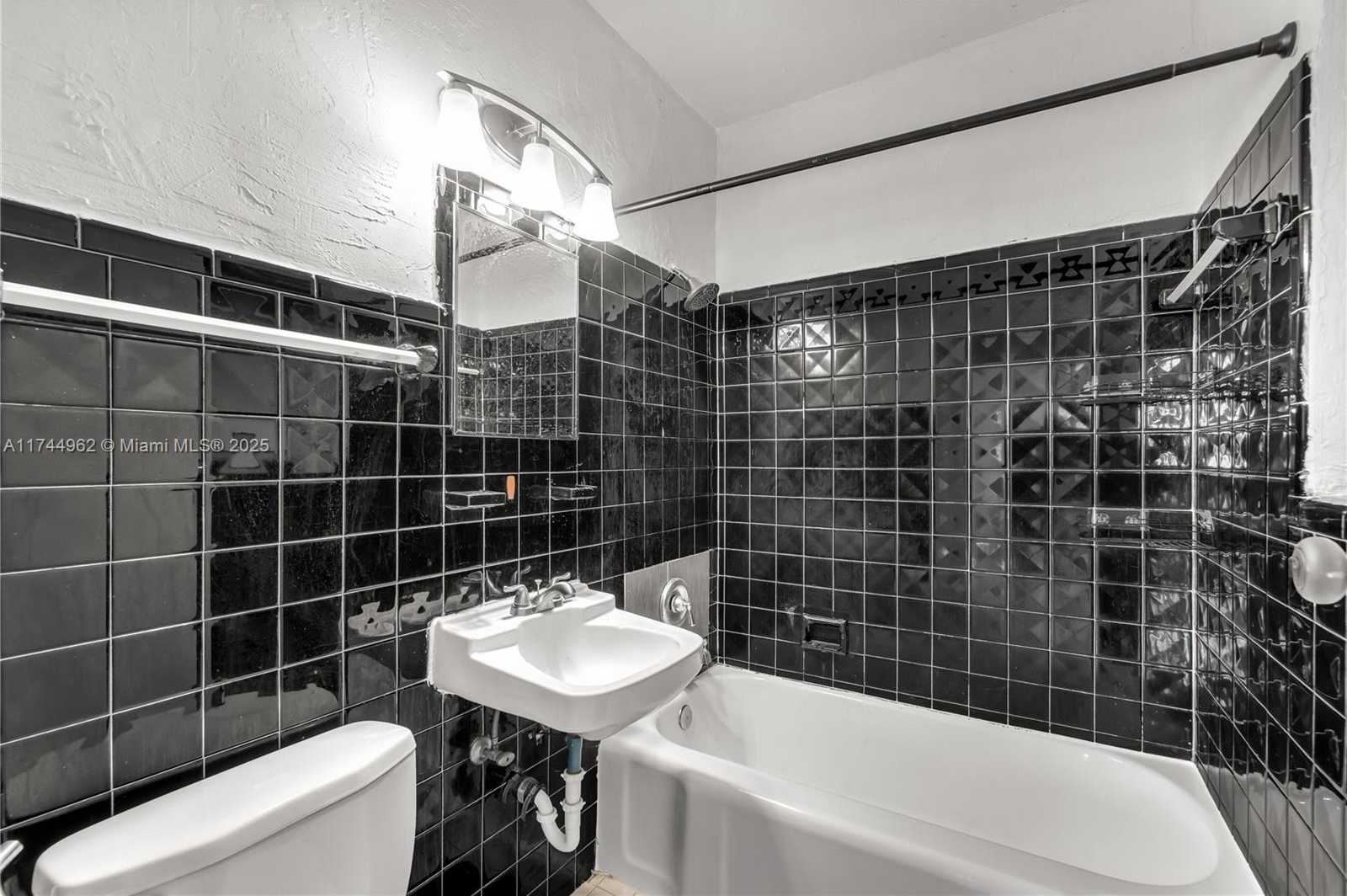 Small Image of 7525 NORTH EAST MIAMI CT, Miami Number 13