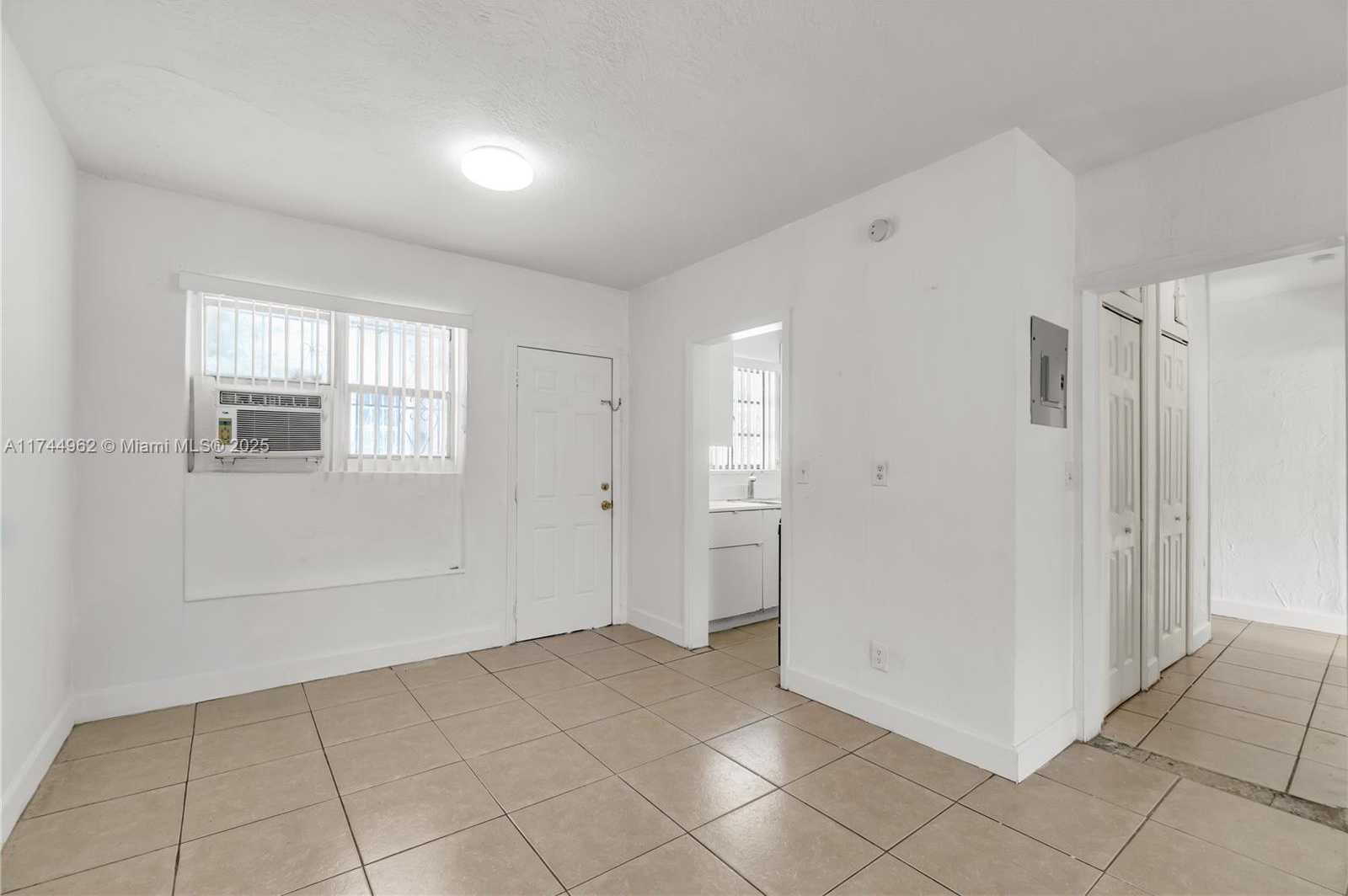 Small Image of 7525 NORTH EAST MIAMI CT, Miami Number 16