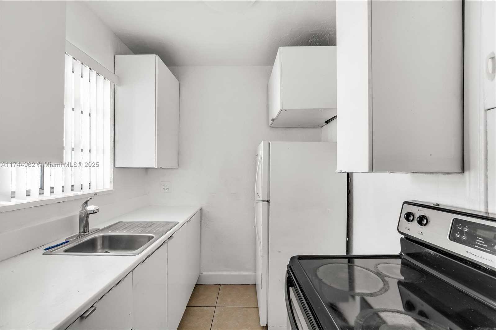 Small Image of 7525 NORTH EAST MIAMI CT, Miami Number 18