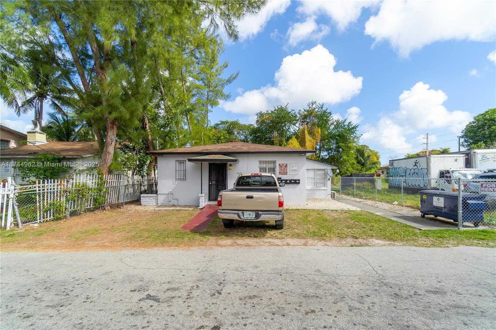 Small Image of 7525 NORTH EAST MIAMI CT, Miami Number 2
