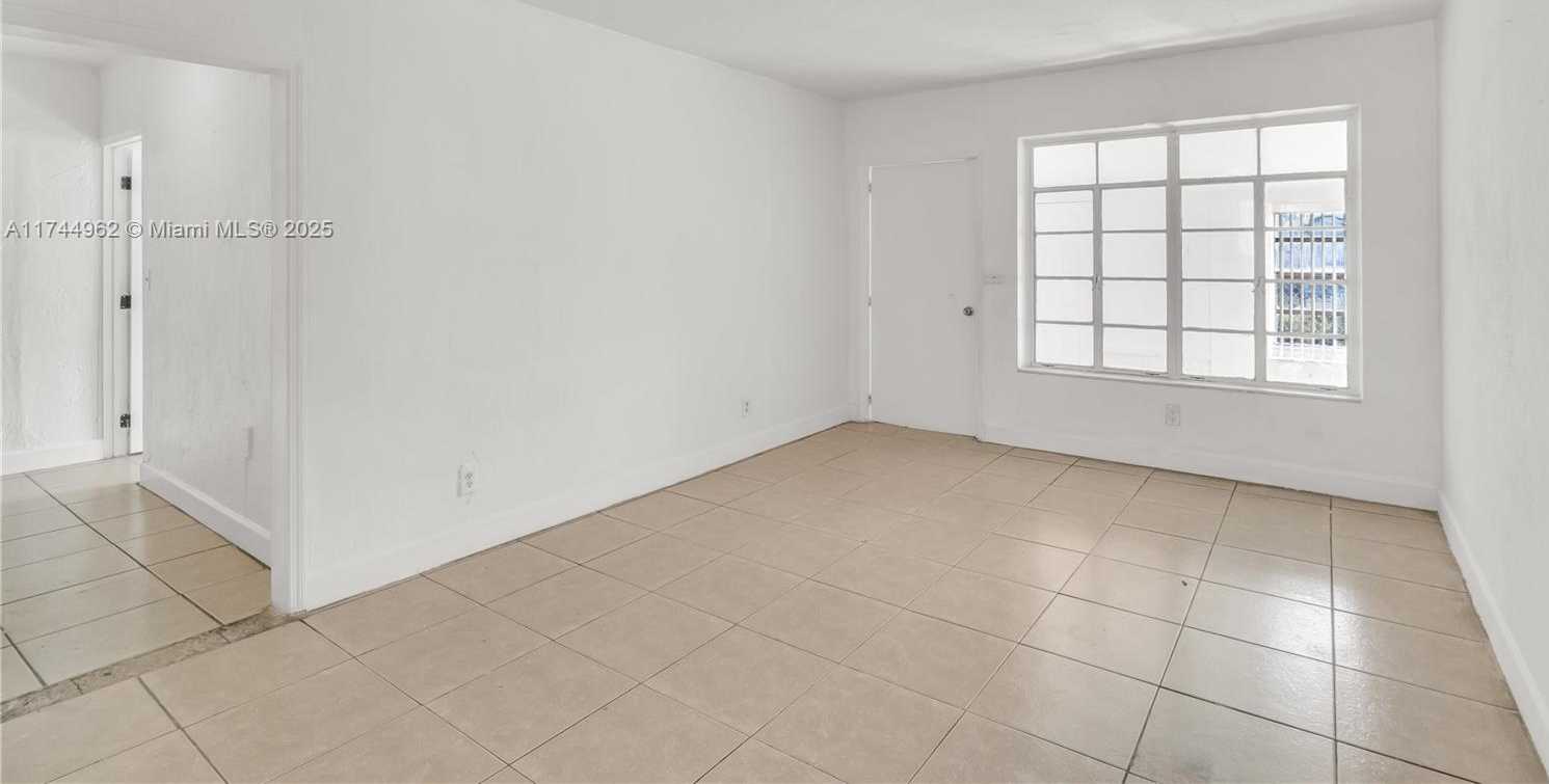 Small Image of 7525 NORTH EAST MIAMI CT, Miami Number 22
