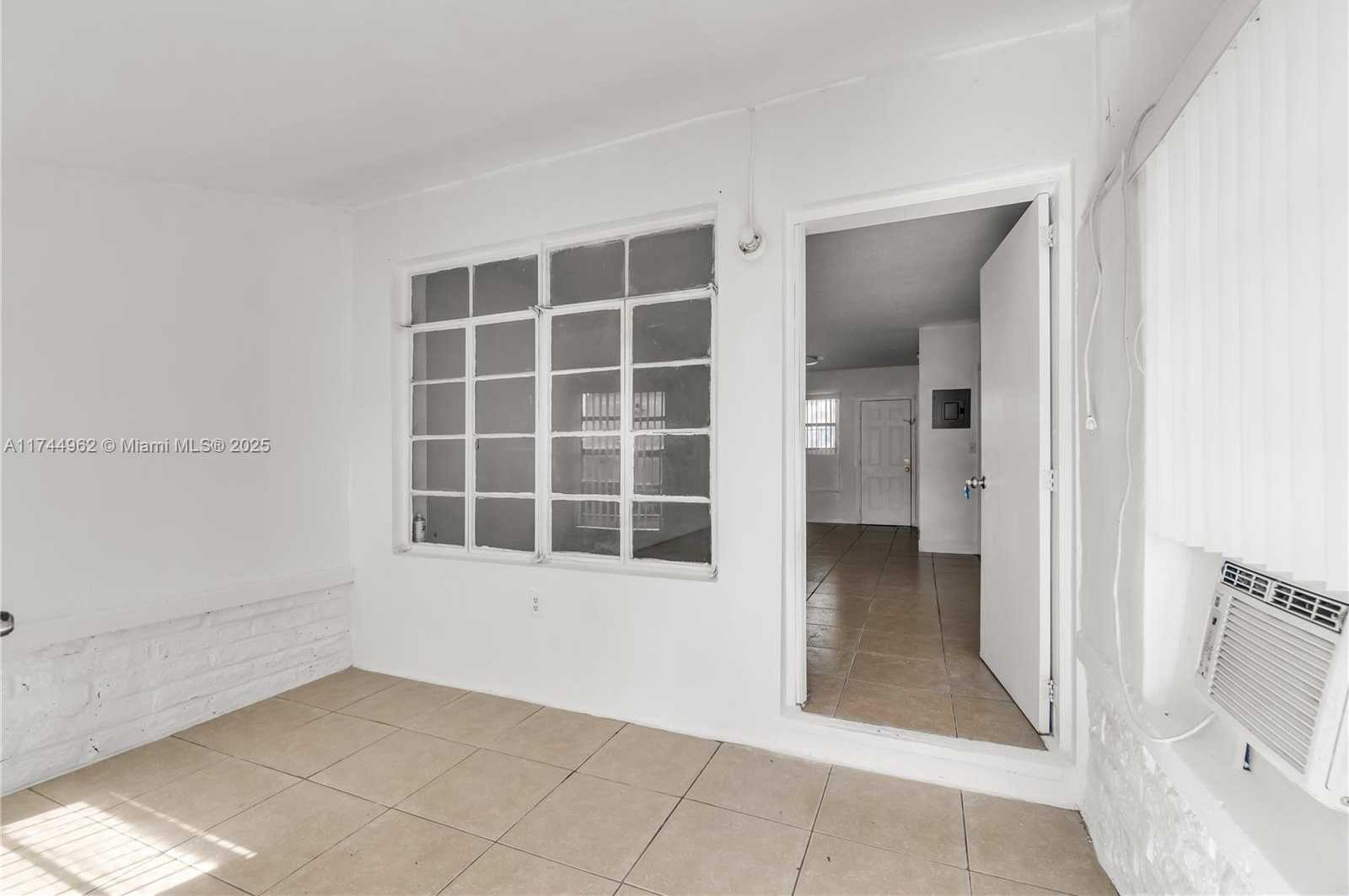 Small Image of 7525 NORTH EAST MIAMI CT, Miami Number 23