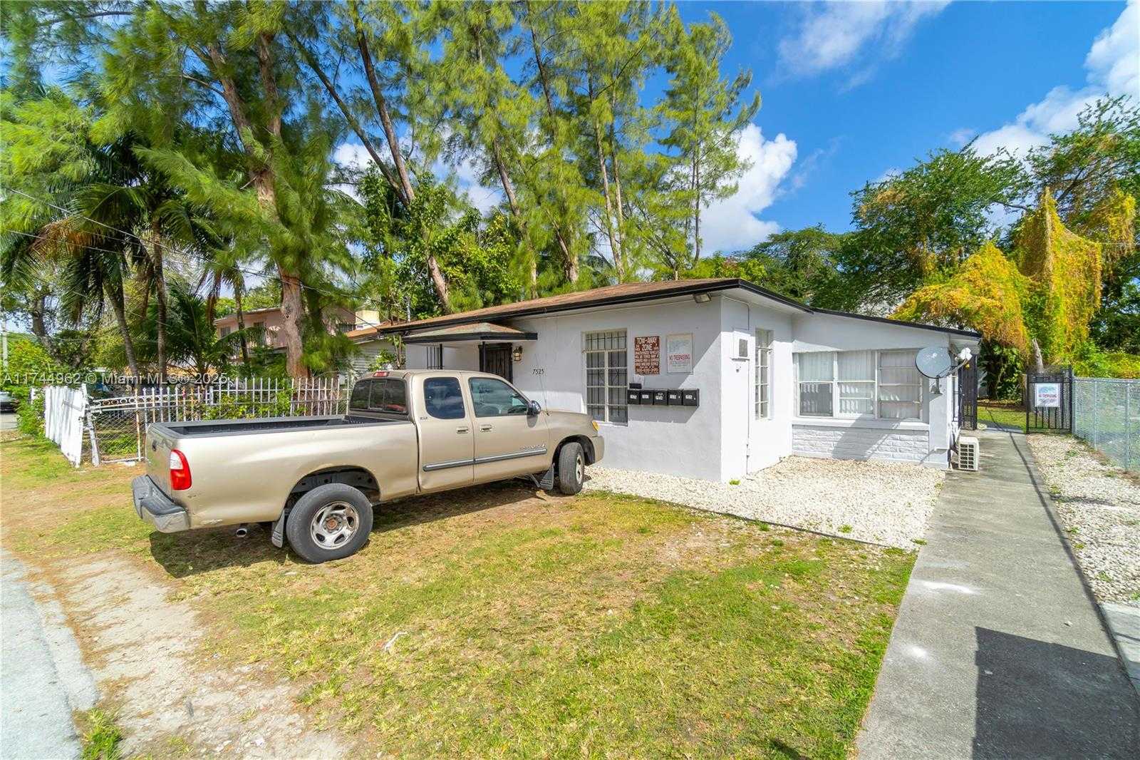 Small Image of 7525 NORTH EAST MIAMI CT, Miami Number 3