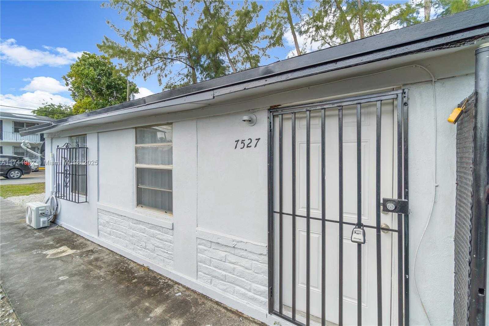 Small Image of 7525 NORTH EAST MIAMI CT, Miami Number 33