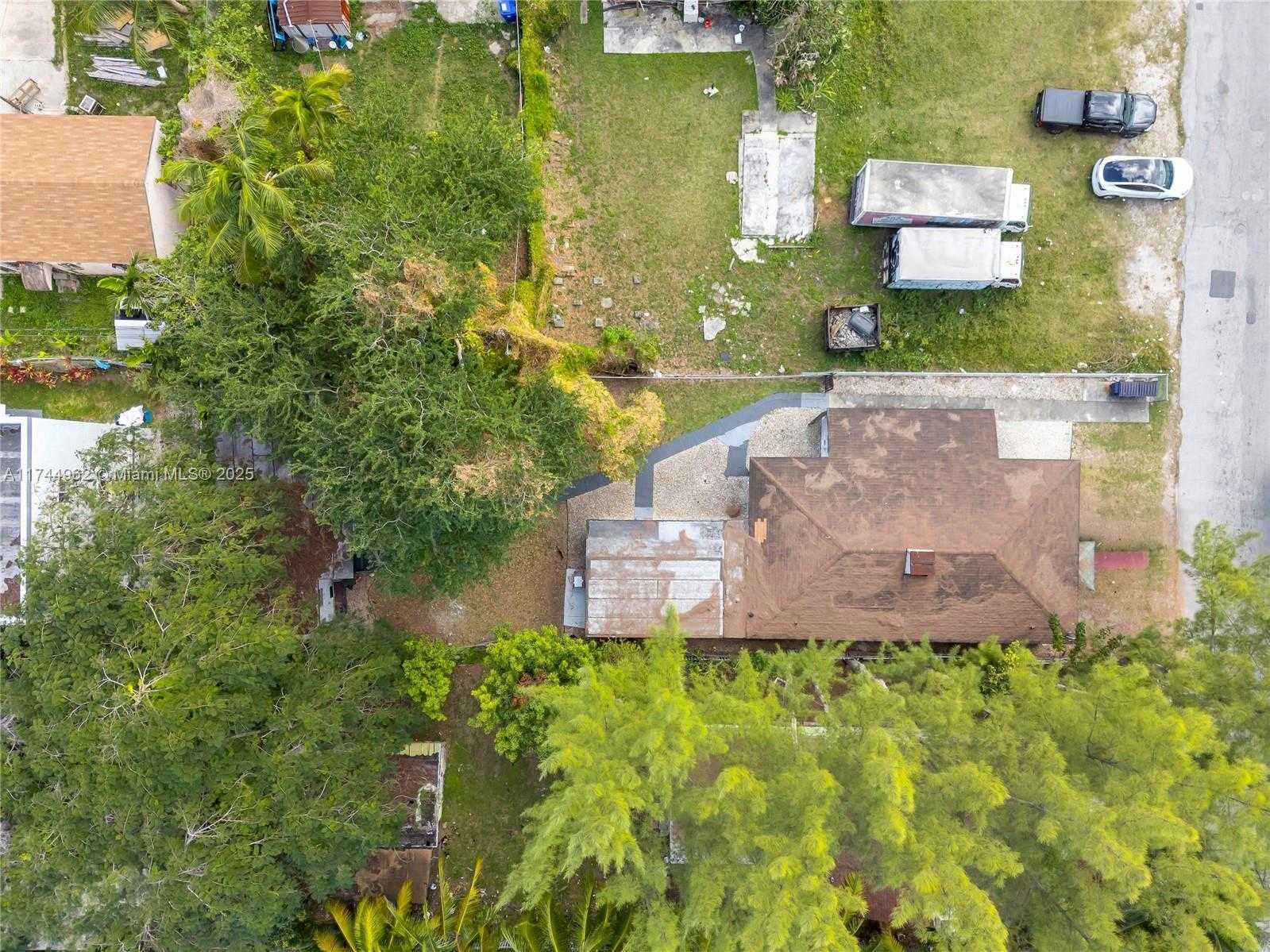 Small Image of 7525 NORTH EAST MIAMI CT, Miami Number 4