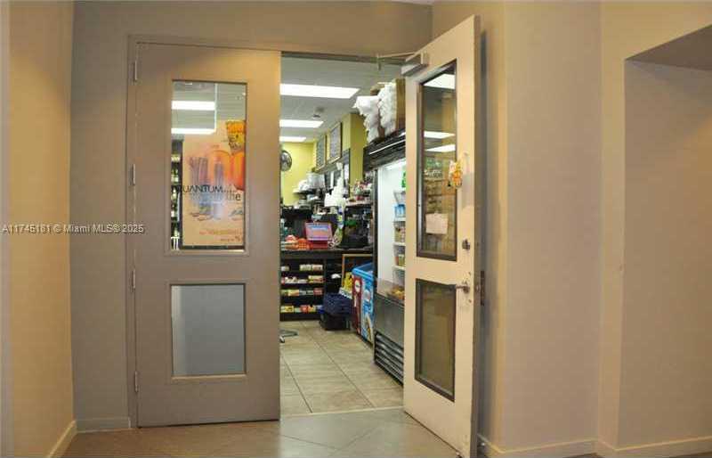 Small Image of 1900 NORTH BAYSHORE DR #212, Miami Number 14