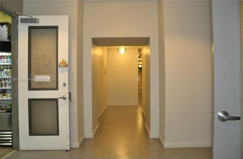 Small Image of 1900 NORTH BAYSHORE DR #212, Miami Number 15