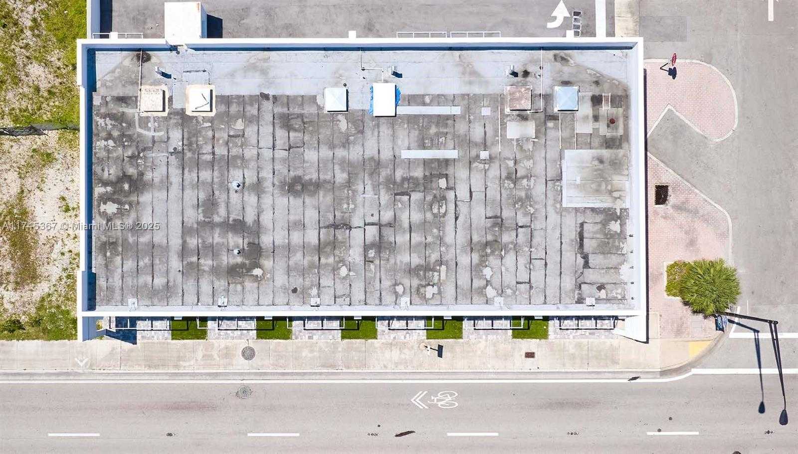 Small Image of 3569 NORTH DIXIE HWY #Unit 1 - 12, Oakland Park Number 2