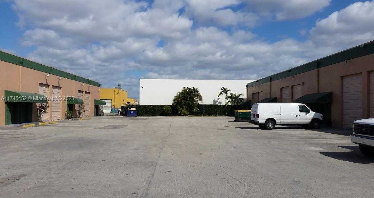 Small Image of 8527 NORTH WEST 66 STREET #8535-8537, Doral Number 6