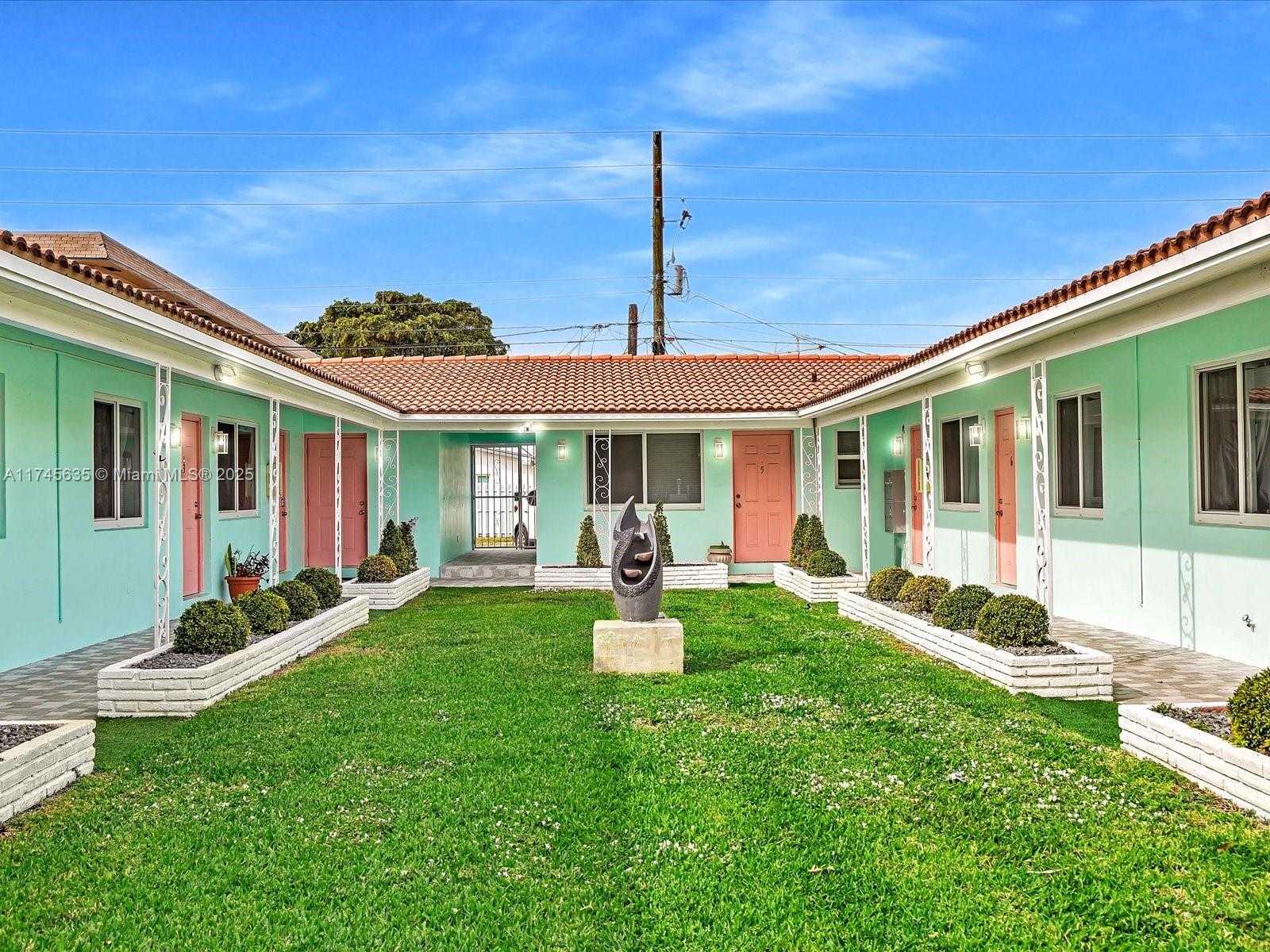 Small Image of 1839 Funston St, Hollywood, FL 33020, USA Number 2