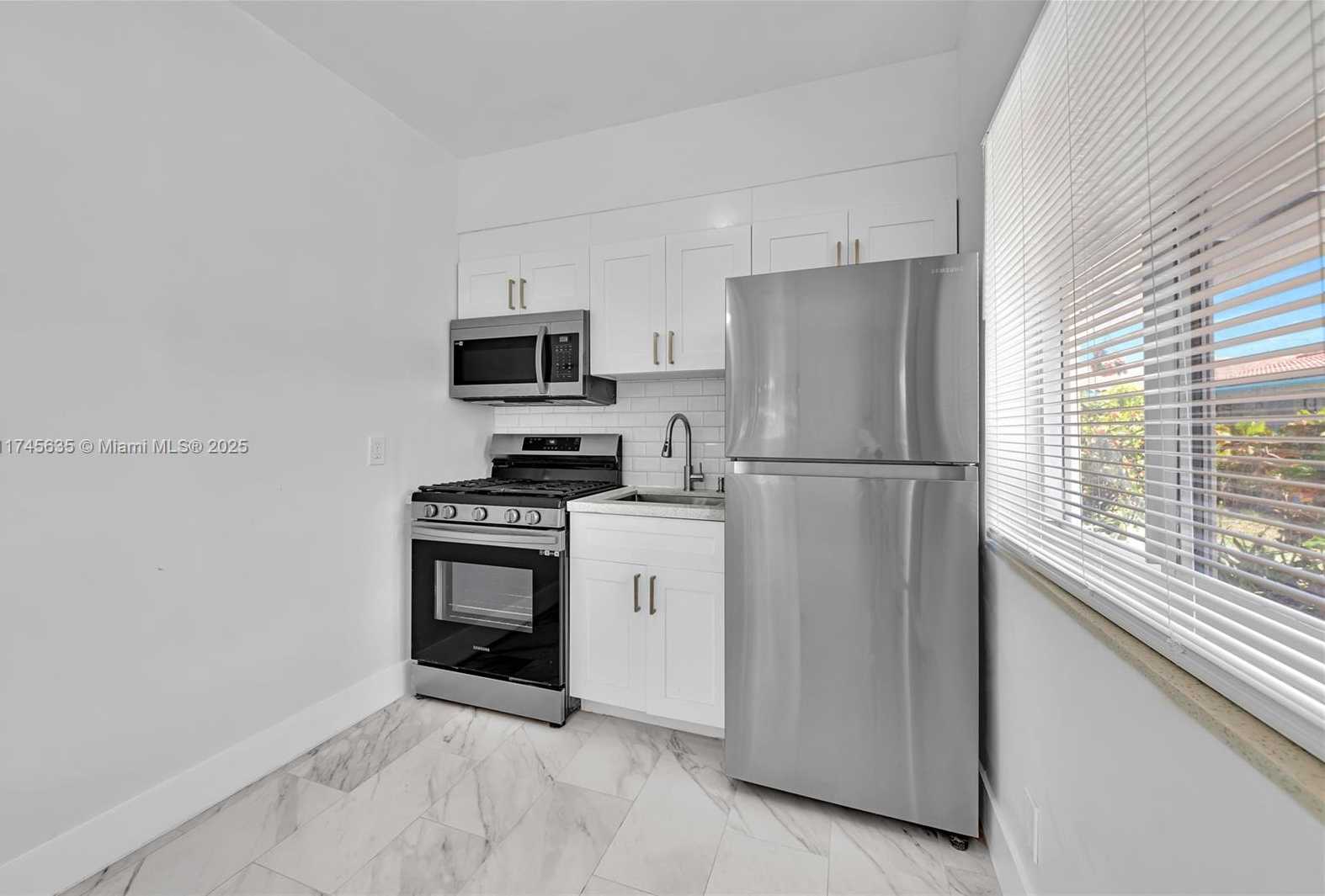 Small Image of 1839 Funston St, Hollywood, FL 33020, USA Number 30