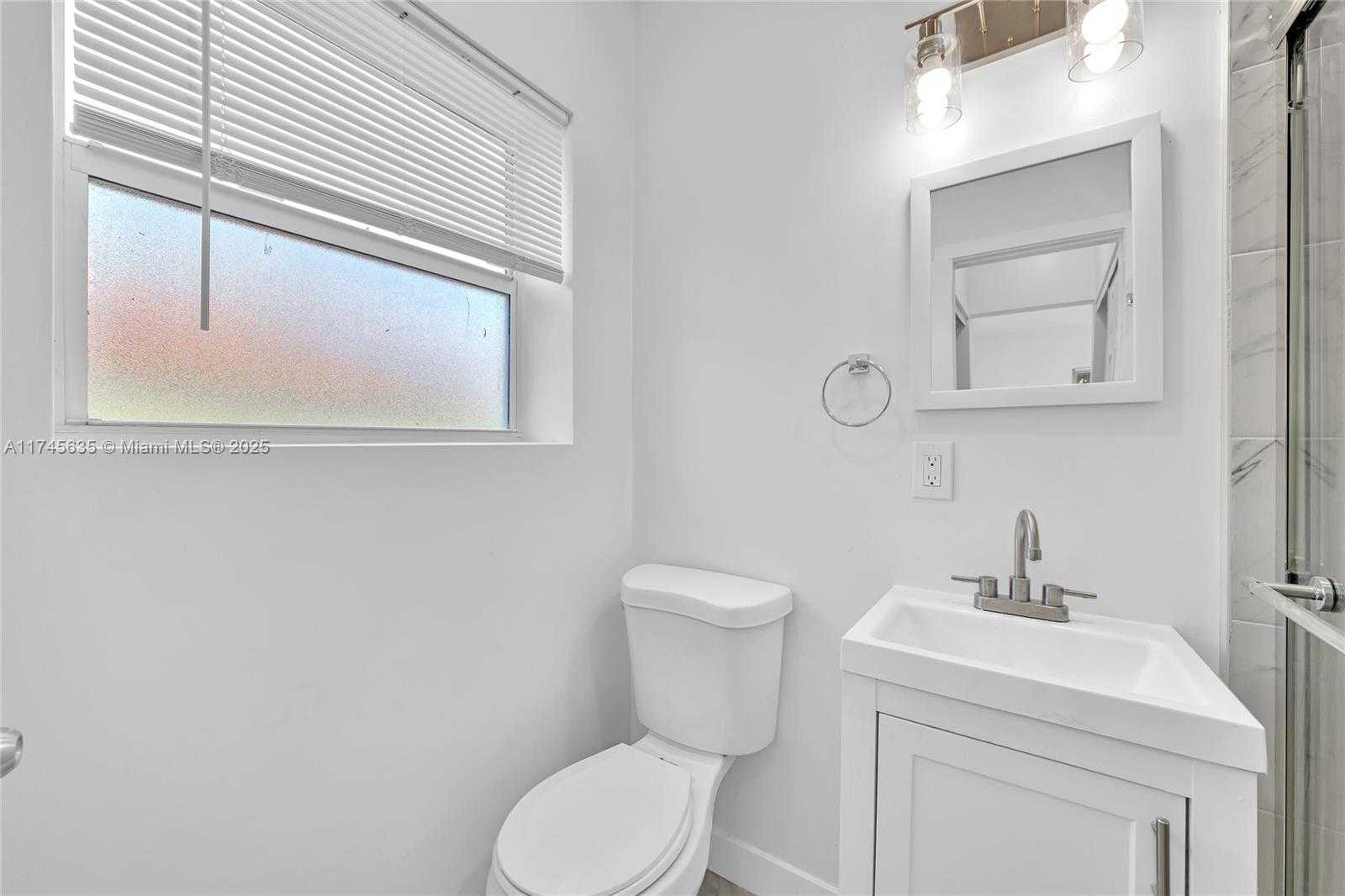 Small Image of 1839 Funston St, Hollywood, FL 33020, USA Number 39