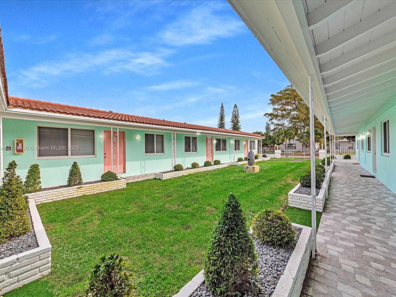 Small Image of 1839 Funston St, Hollywood, FL 33020, USA Number 40