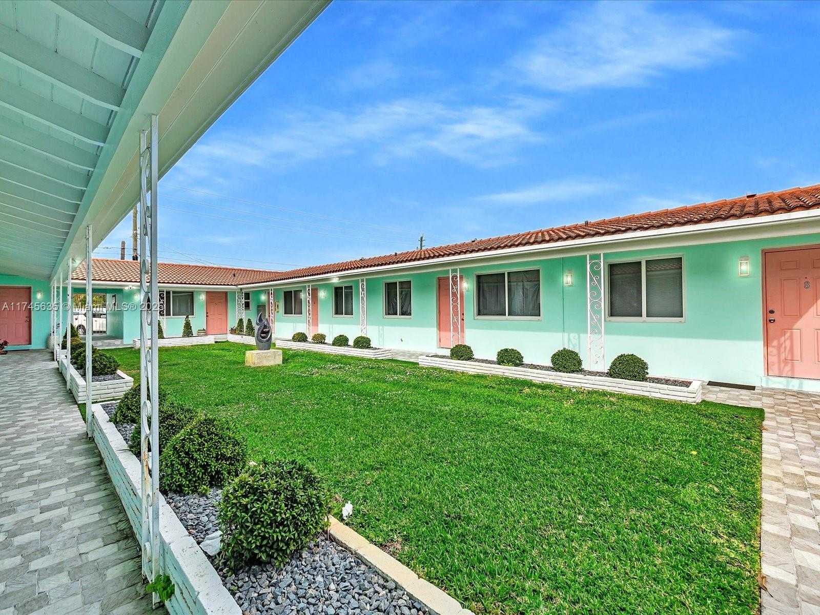 Small Image of 1839 Funston St, Hollywood, FL 33020, USA Number 41