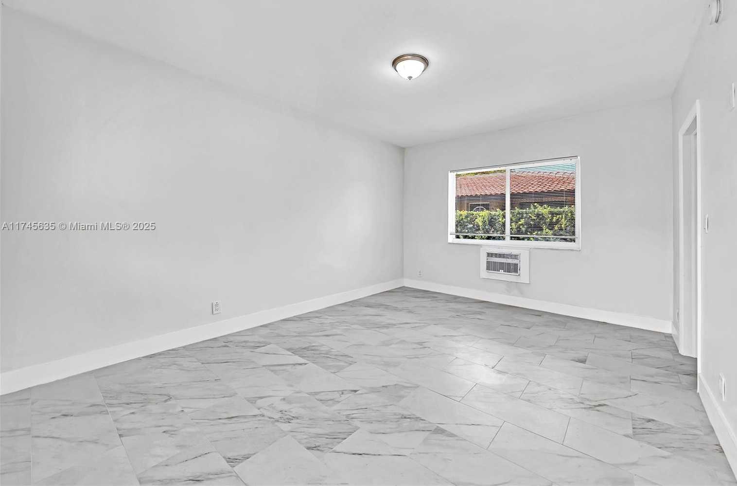 Small Image of 1839 Funston St, Hollywood, FL 33020, USA Number 9