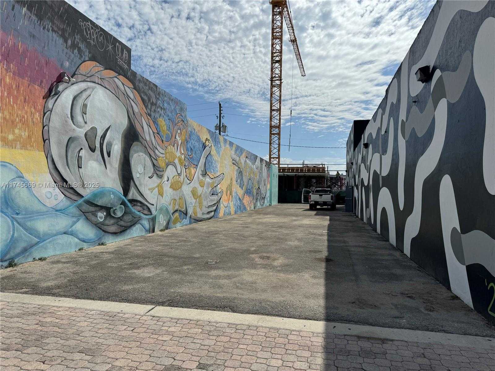 Small Image of 2020 HARRISON ST, Hollywood Number 2