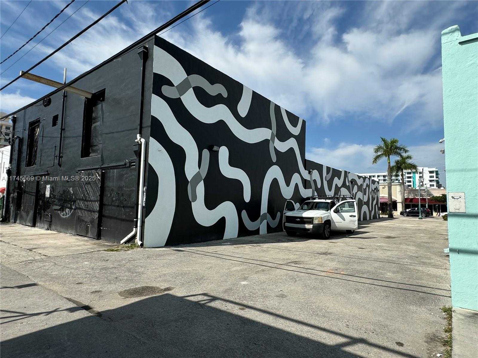 Small Image of 2020 HARRISON ST, Hollywood Number 3