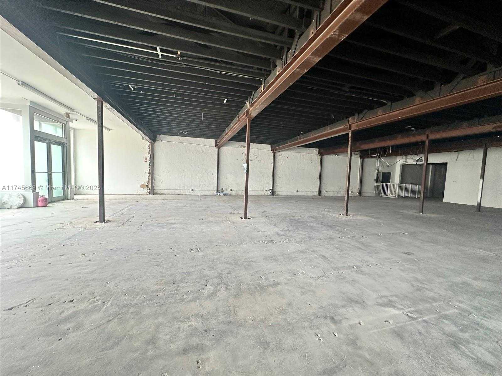 Small Image of 2020 HARRISON ST, Hollywood Number 9