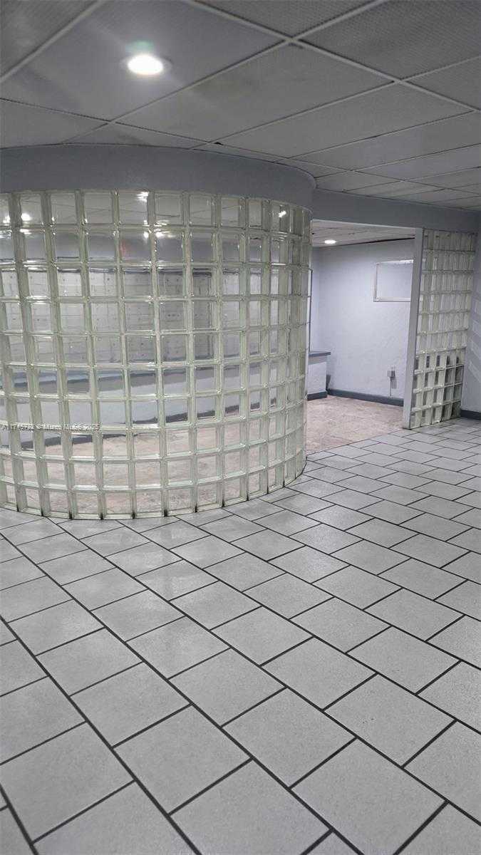 Small Image of 13499 Biscayne Blvd, North Miami, FL 33181, USA Number 5