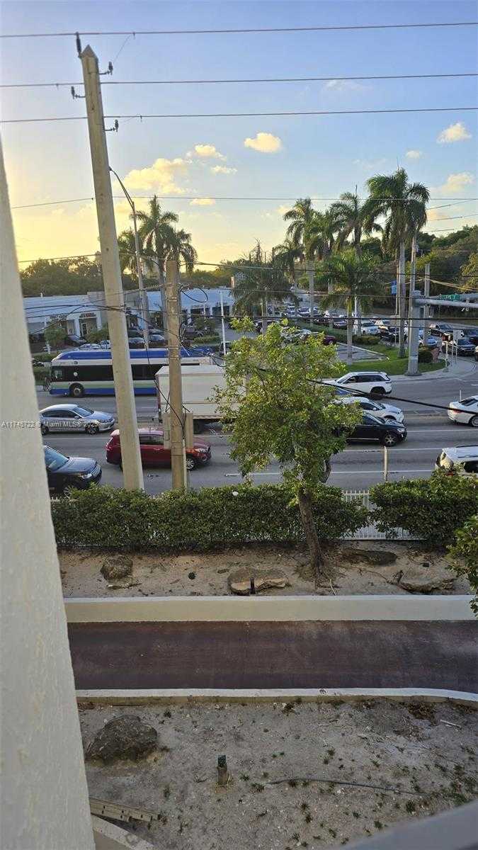 Small Image of 13499 Biscayne Blvd, North Miami, FL 33181, USA Number 7