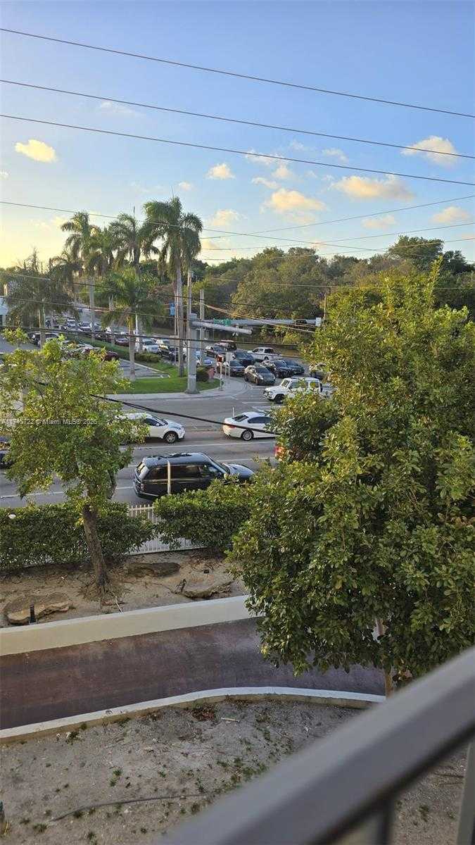 Small Image of 13499 Biscayne Blvd, North Miami, FL 33181, USA Number 8