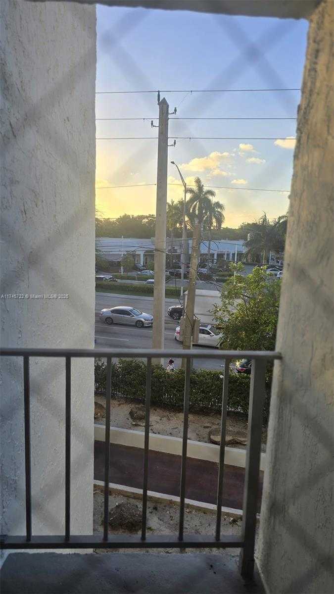 Small Image of 13499 Biscayne Blvd, North Miami, FL 33181, USA Number 9